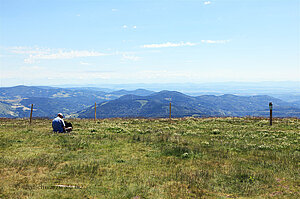 Aussichtsreiche Rast auf dem Belchen