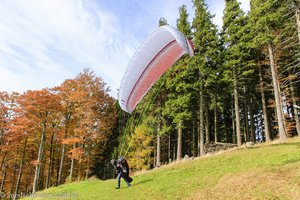 Start eines Gleitschirmfliegers am Tafelbühl