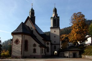 Kirche im oberen Teil des Ortes