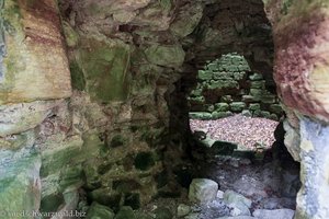 Blick in den verschlossenen Bergfried der Steinegg