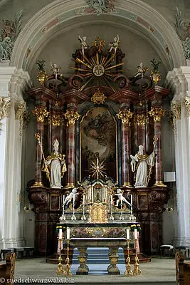 Altar der barocken Stadtpfarrkirche Mariä Himmelfahrt