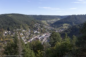 Aussicht von der Hohenschramberg über die Fünftälerstadt