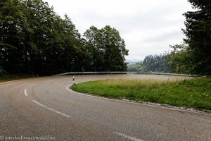 Diese Straße muss zweimal gleich nacheinander überquert werden