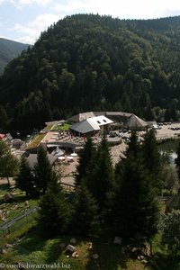 Blick von der Hängeseilbrücke auf den Steinwasen Park