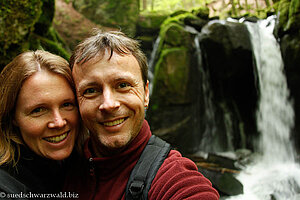 Annette und Lars beim Höllbachwasserfall