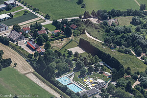 Blick auf das Freibad von Klettgau-Erzingen