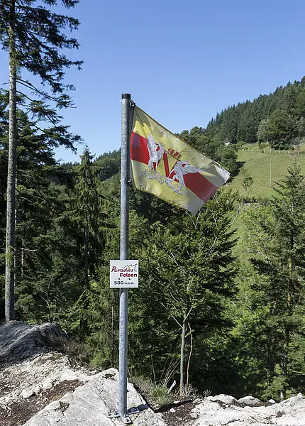 Paradiesfelsen nahe dem Holchenwasserfall