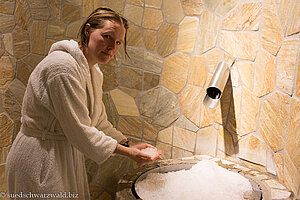 Annette an der »Eisbar« der Therme