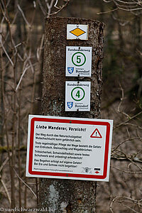 Wandermöglichkeiten durch die Klamm und Warnhinweise