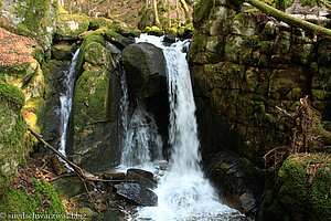 Malerischer Höllbachwasserfall bei Görwihl