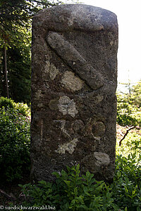 Grenzstein aus dem 18. Jahrhundert oberhalb der Passhöhe Hau