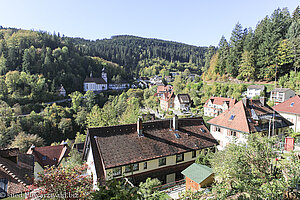 Aussicht vom Triberger Panoramaweg über die Stadt