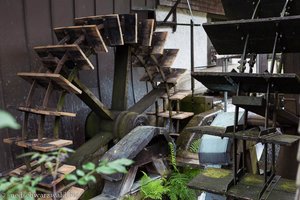 Mühlräder der historischen Ölmühle von Simonswald
