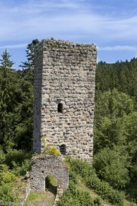 Nördlicher Bergfried der Ruine Roggenbach